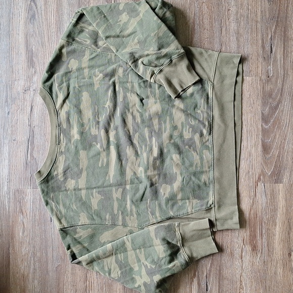 Sanctuary Camouflage Sweatshirt Size Medium - Picture 5 of 7